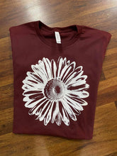 Load image into Gallery viewer, Daisy Tee
