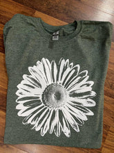 Load image into Gallery viewer, Daisy Tee
